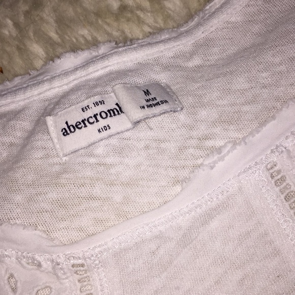 Cropped Lacey sheer t-shirt from Abercrombie. 💫 - Picture 2 of 3